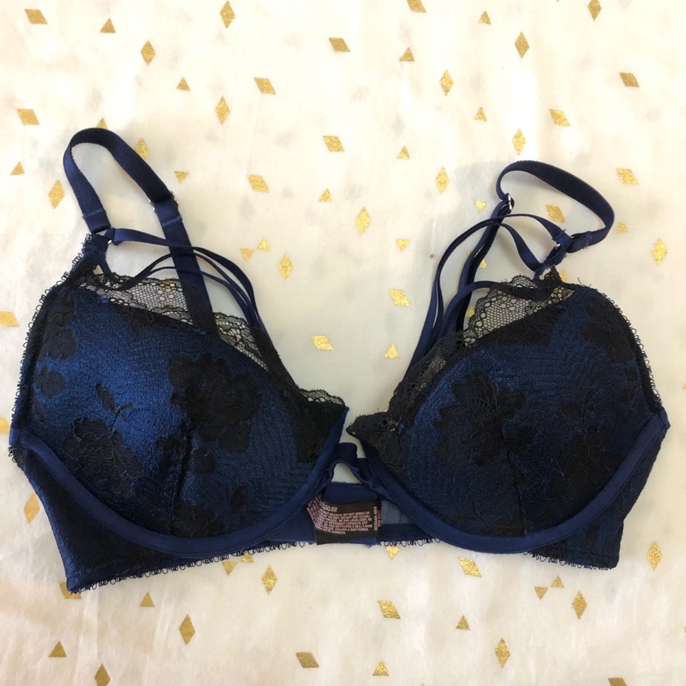 32D VIctoria Secret Lace Bra